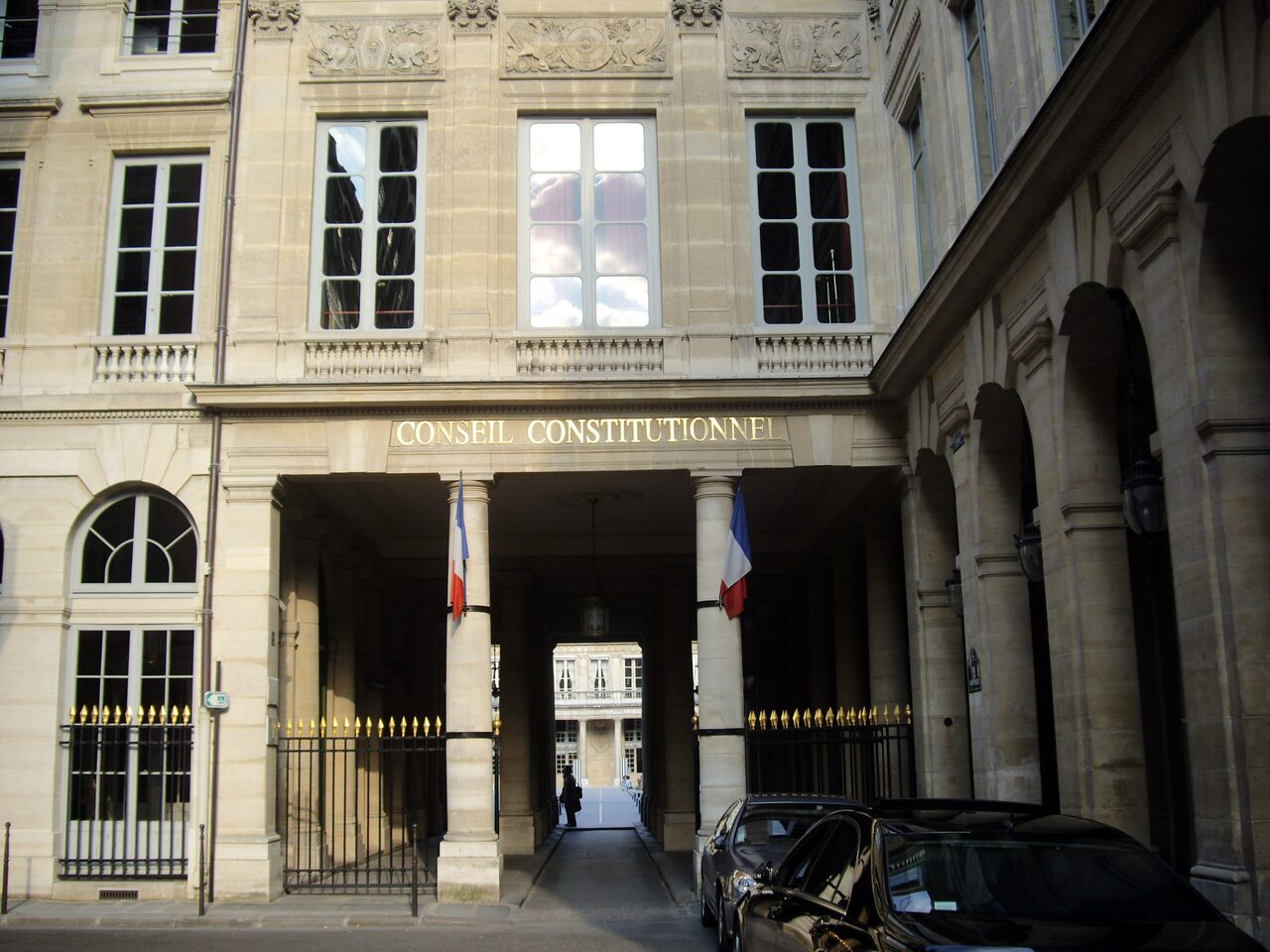Entrée du Conseil constitutionnel français, aile Montpensier du Palais-Royal à Paris