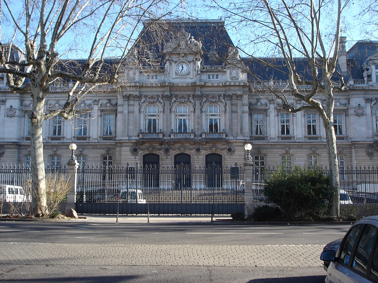 Hôtel de préfecture du Rhône à Lyon, lieu de dépôt des demandes de naturalisation française et de vérification du stage de résidence