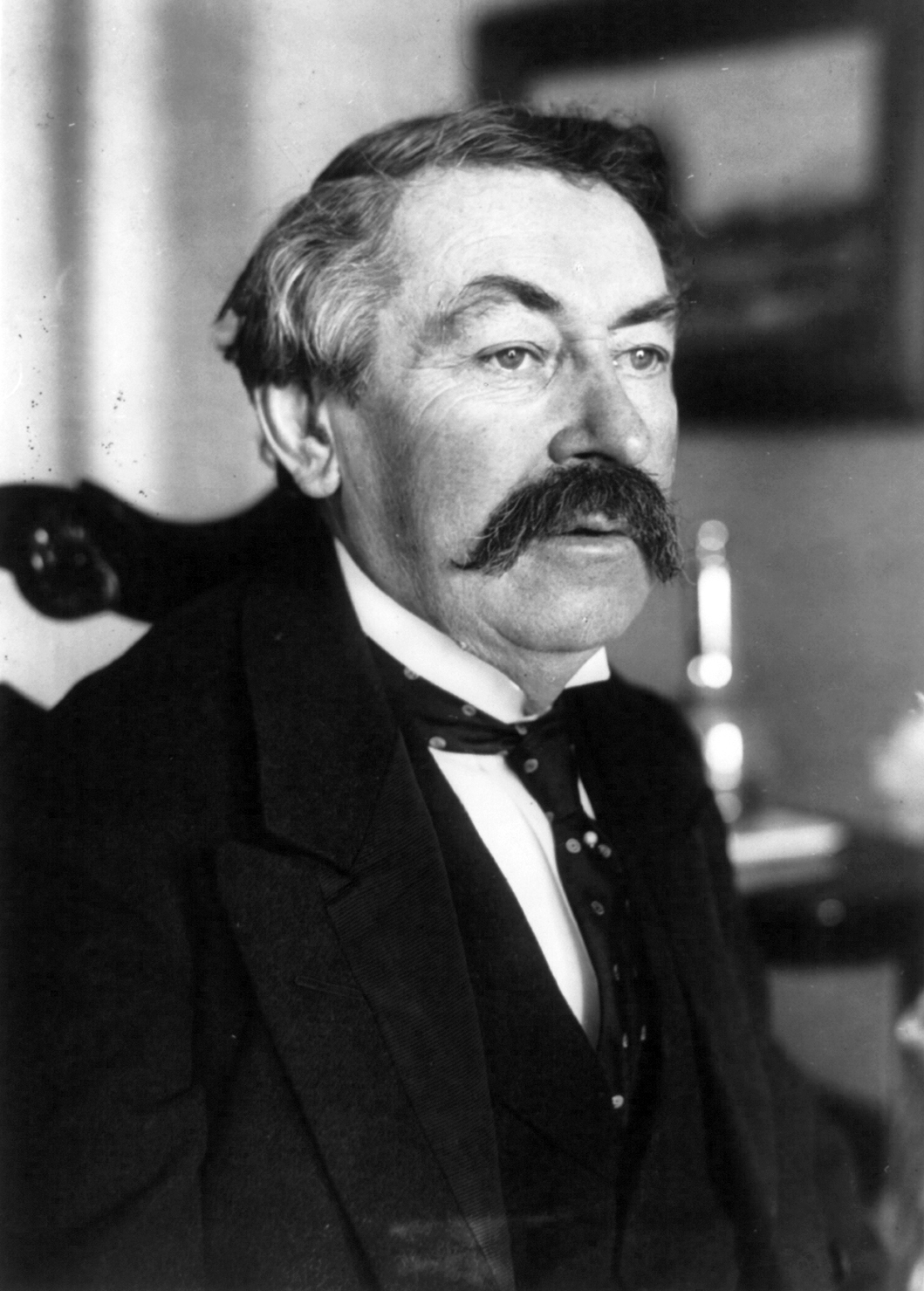 Portrait d'Aristide Briand, rapporteur de la loi de 1905 sur la séparation des Églises et de l'État