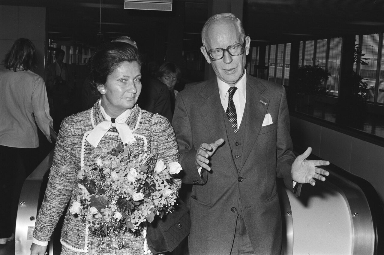 Portrait de Simone Veil, ministre de la Santé et première présidente du Parlement européen élu au suffrage universel